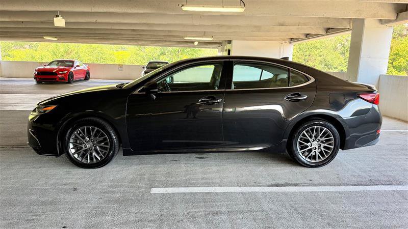 Used 2018 Lexus ES 350 w/ Navigation System Package FWD image 2