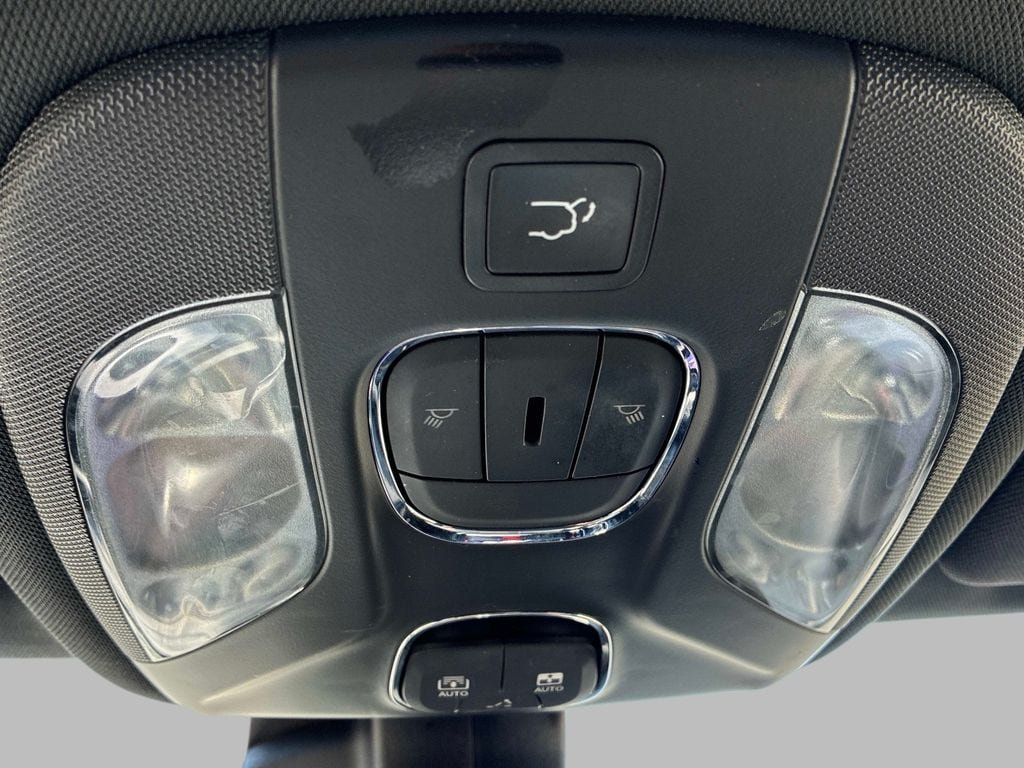 Certified 2022 Jeep Compass Latitude w/ Sun and Sound Group AWD/4WD image 36