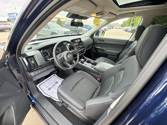 Used 2025 Nissan Pathfinder SV w/ SV Premium Package AWD/4WD image 35