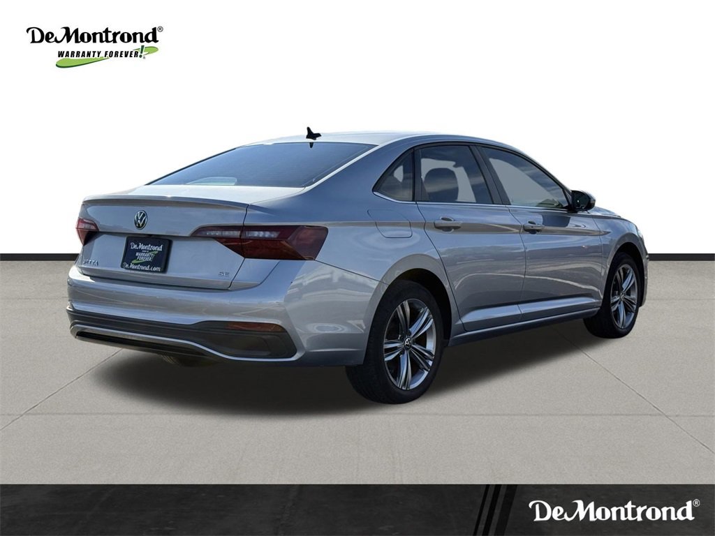 Used 2022 Volkswagen Jetta SE image 4