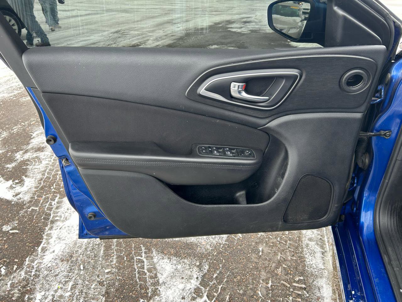 Used 2015 Chrysler 200 Limited w/ Convenience Group image 14