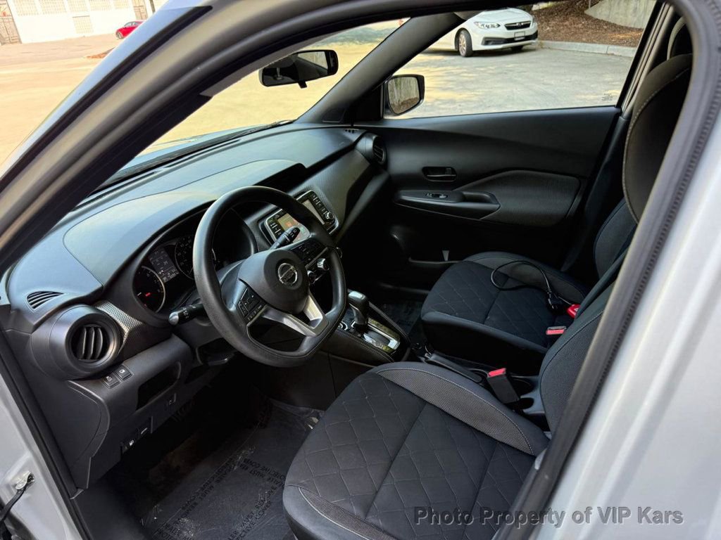 Used 2019 Nissan Kicks S image 9