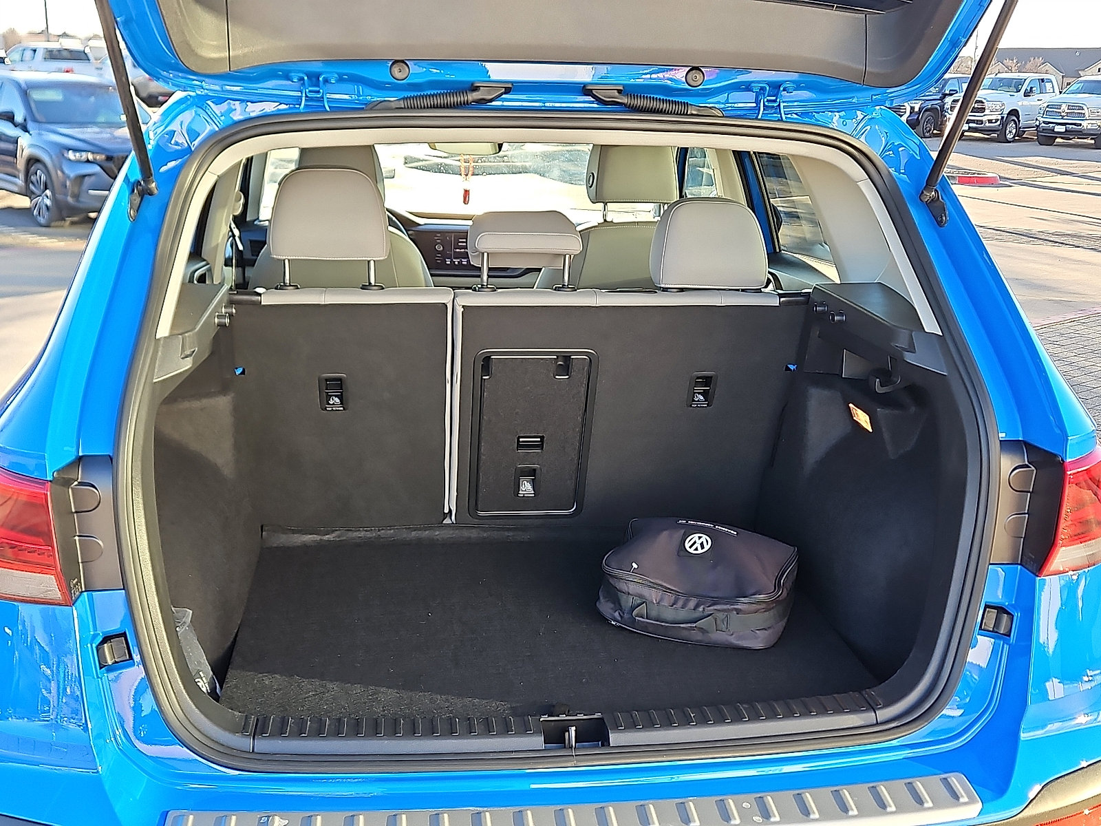 Certified 2022 Volkswagen Taos SE image 5