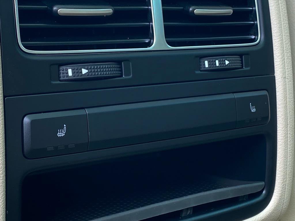 Used 2015 Volkswagen Touareg Executive image 22