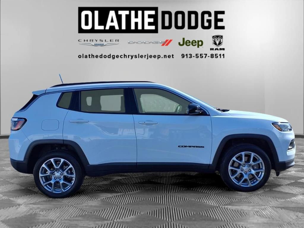 Certified 2024 Jeep Compass Latitude image 28
