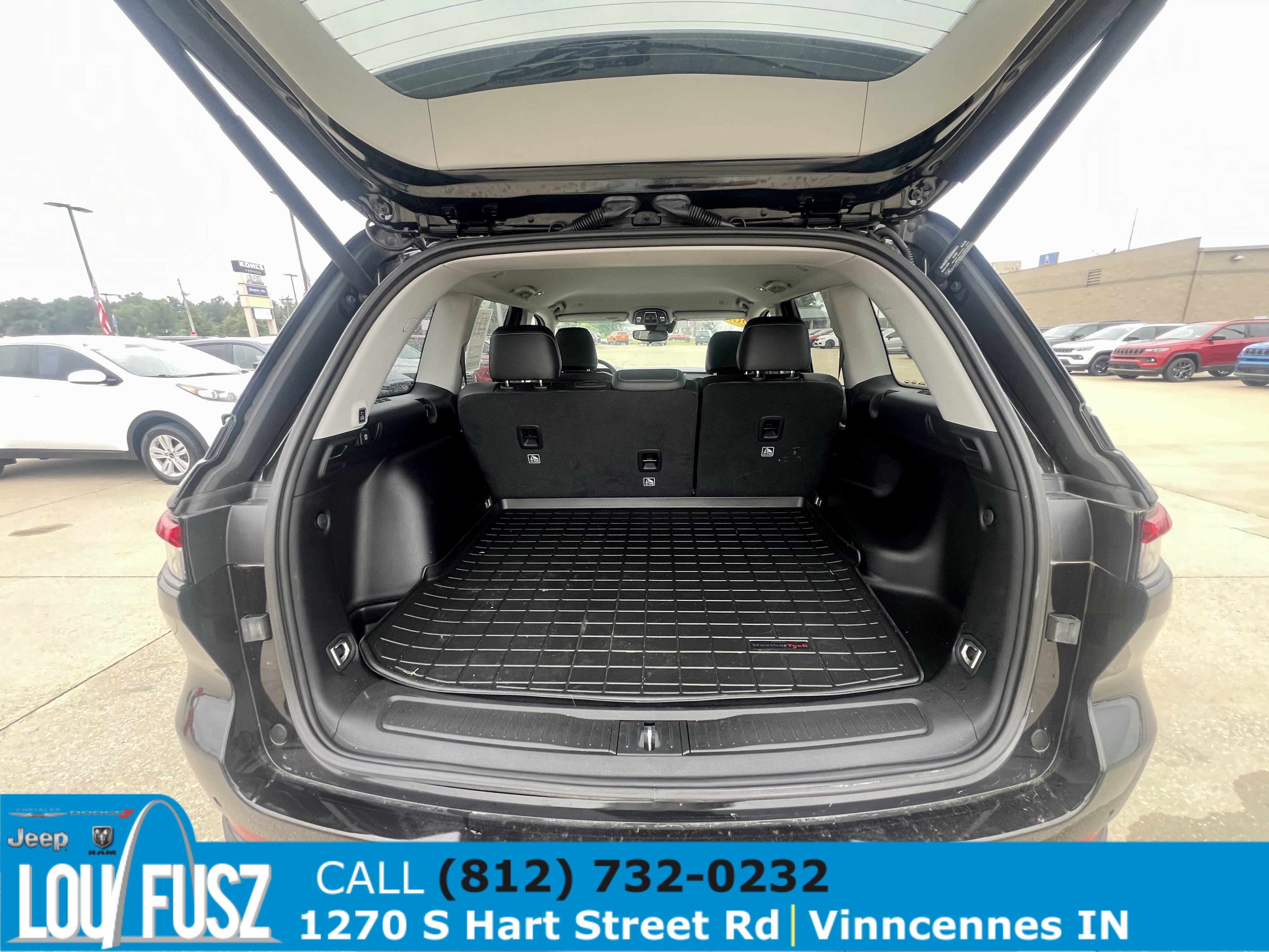 Used 2023 Jeep Grand Cherokee Limited w/ Black Appearance Package AWD/4WD image 16