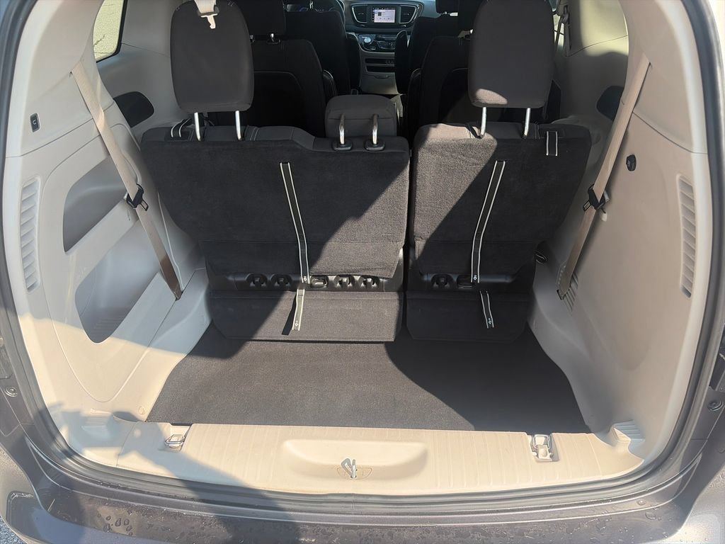 Used 2023 Chrysler Voyager LX FWD image 22