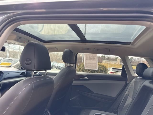 Used 2022 Volkswagen Taos SE w/ Panoramic Sunroof Package FWD image 27