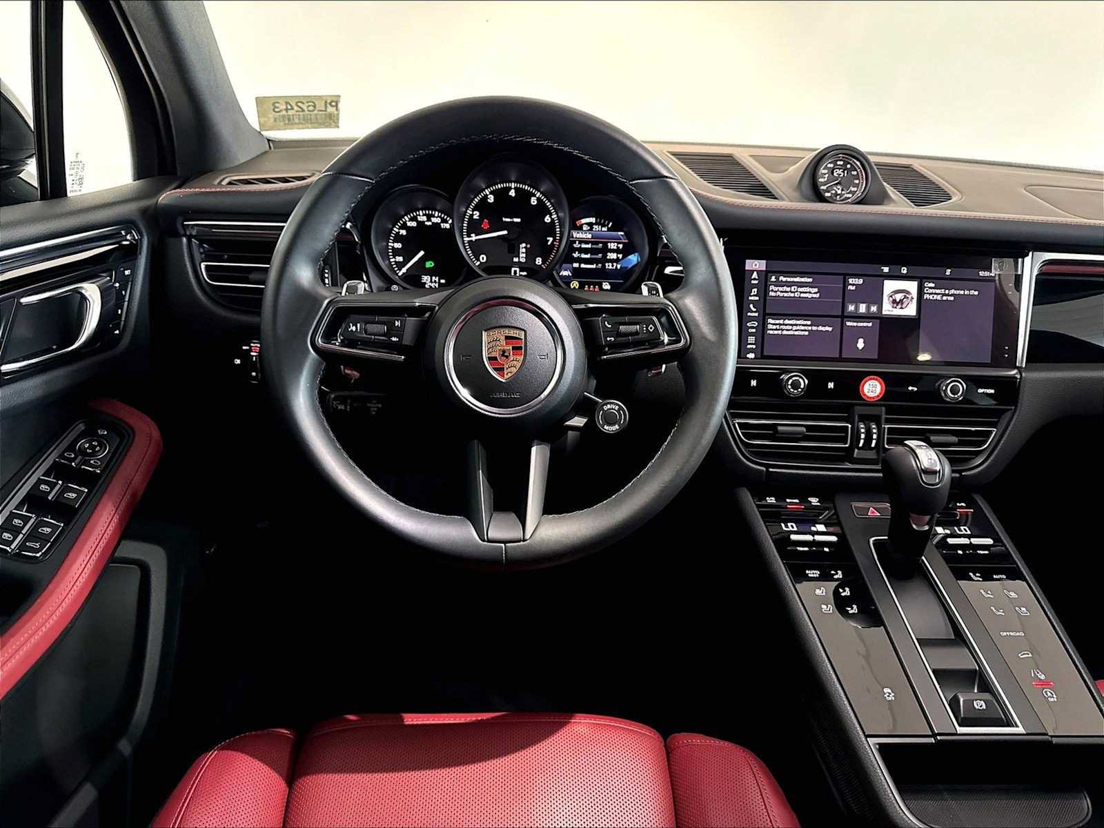 Used 2026 Porsche Macan AWD/4WD image 16