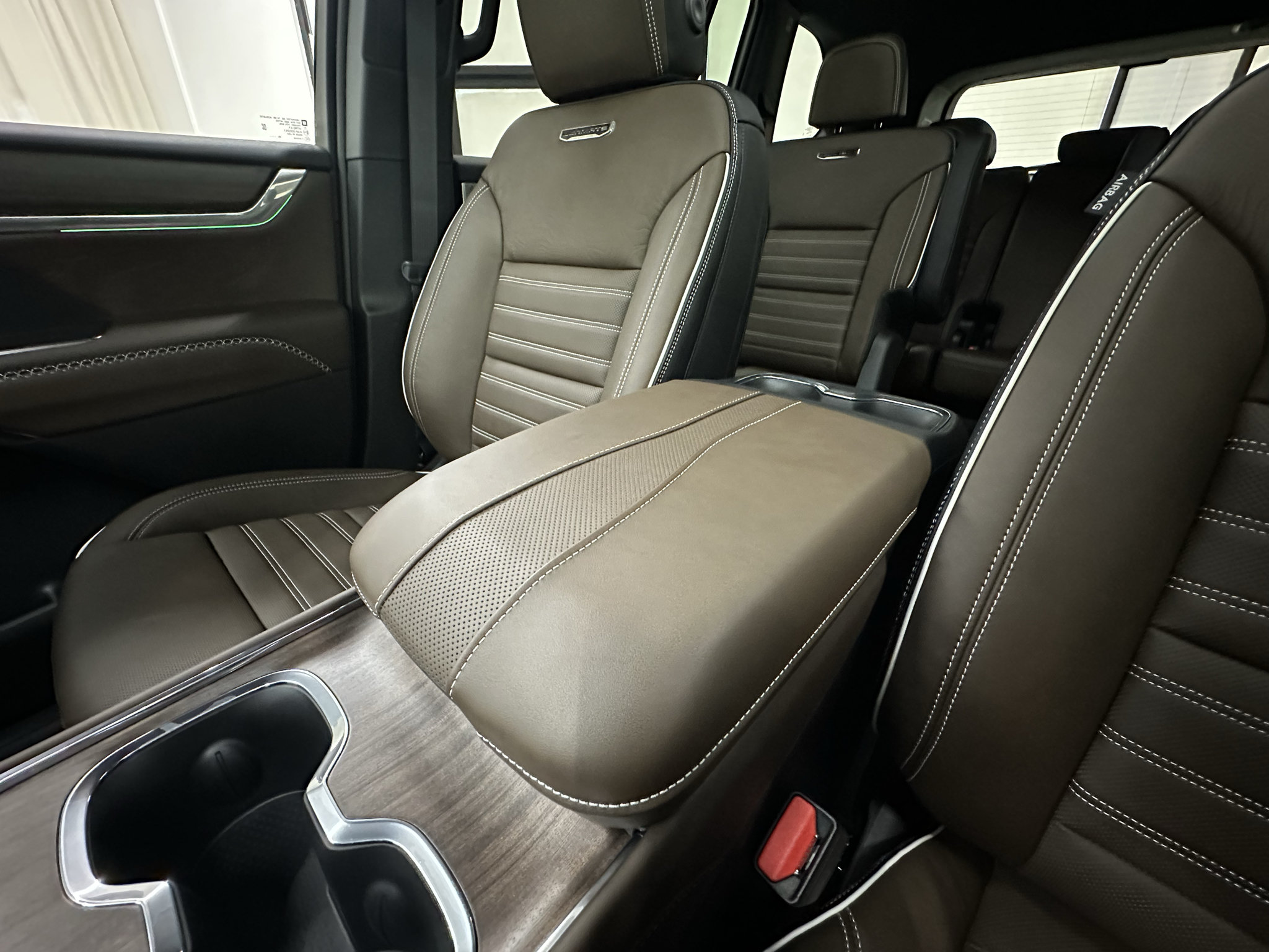 New 2027 GMC Acadia Denali Ultimate w/ LPO, Floor Liner Package AWD/4WD image 38