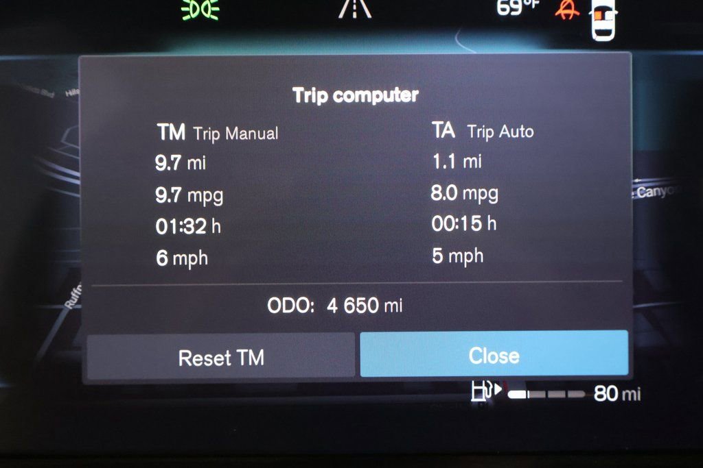 Used 2025 Volvo XC40 B5 Ultra w/ Climate Package image 17