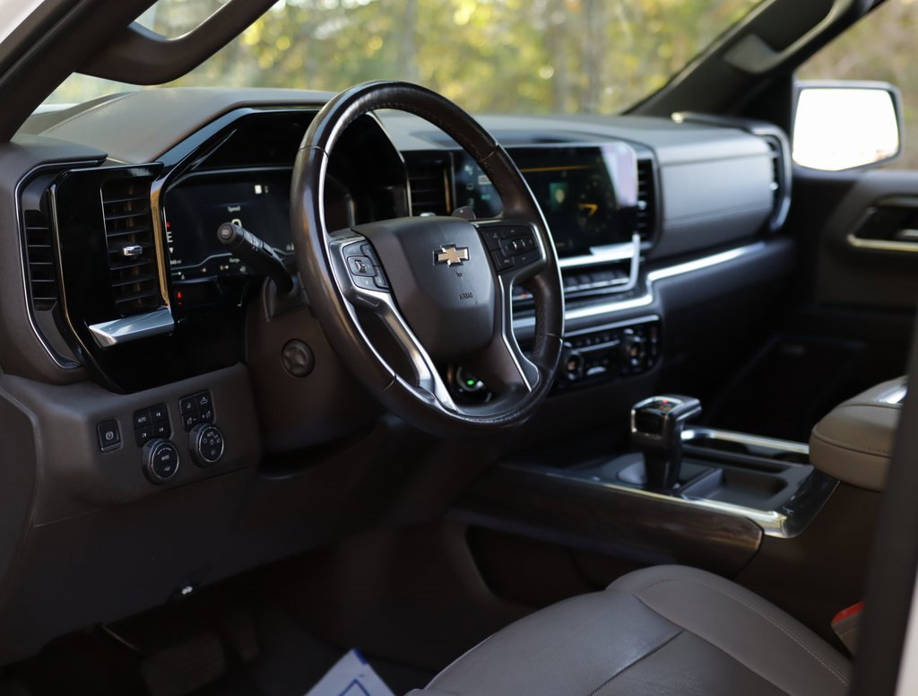 Used 2022 Chevrolet Silverado 1500 LTZ image 9