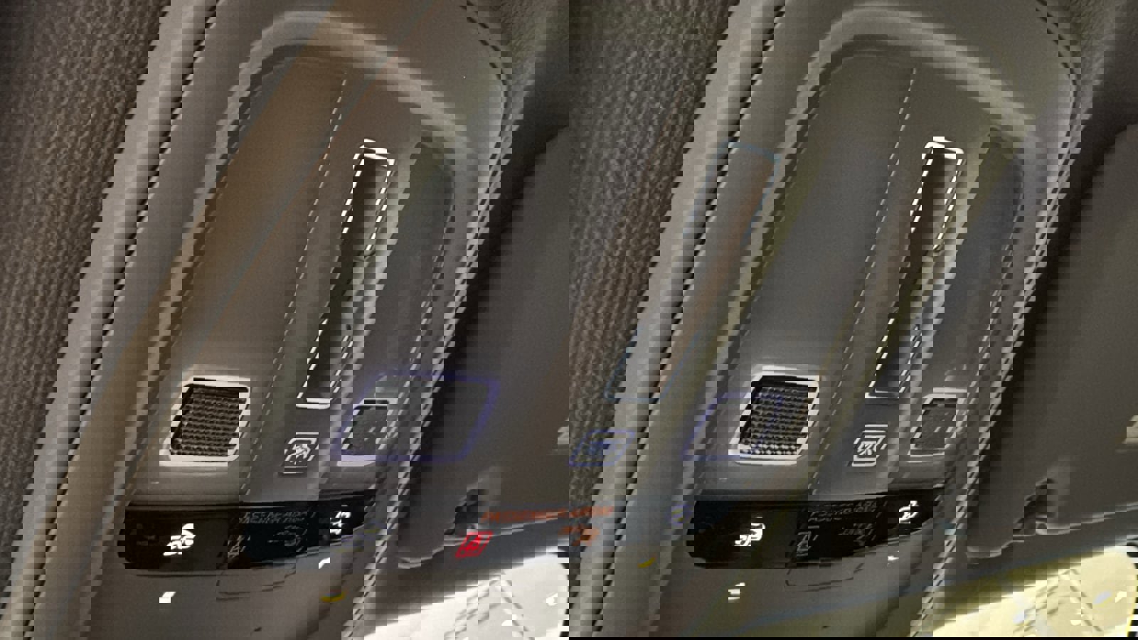 New 2026 Volvo XC40 B5 Ultra w/ Protection Package Premier image 20