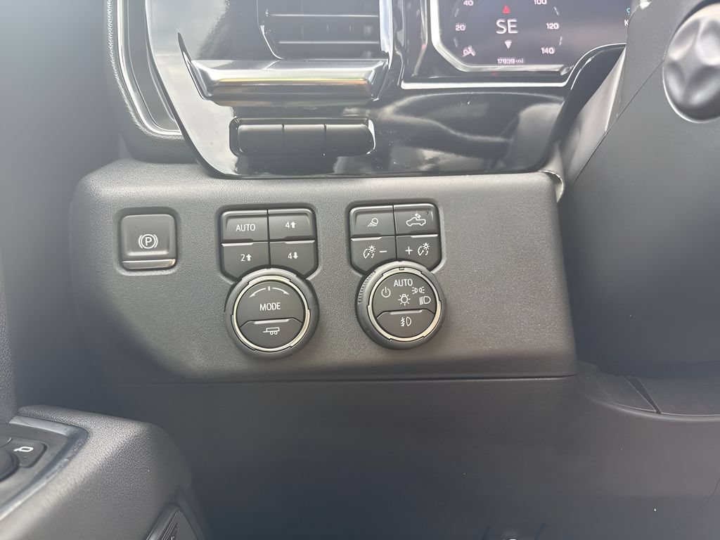 Used 2026 Chevrolet Silverado 1500 High Country AWD/4WD image 26