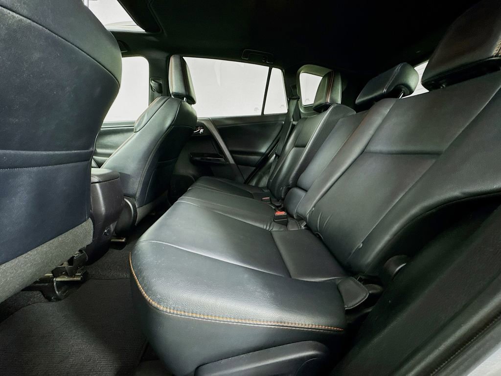 Used 2016 Toyota RAV4 SE image 30