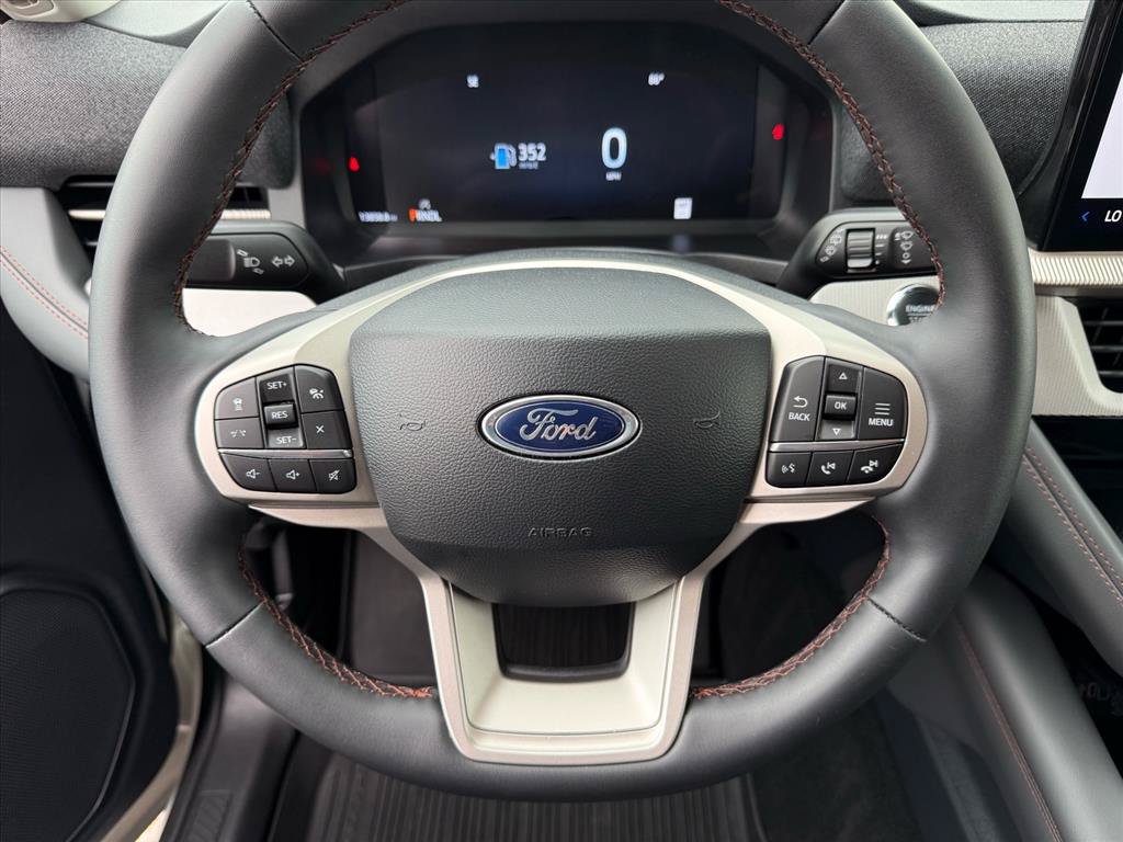 Used 2025 Ford Explorer Active AWD/4WD image 13
