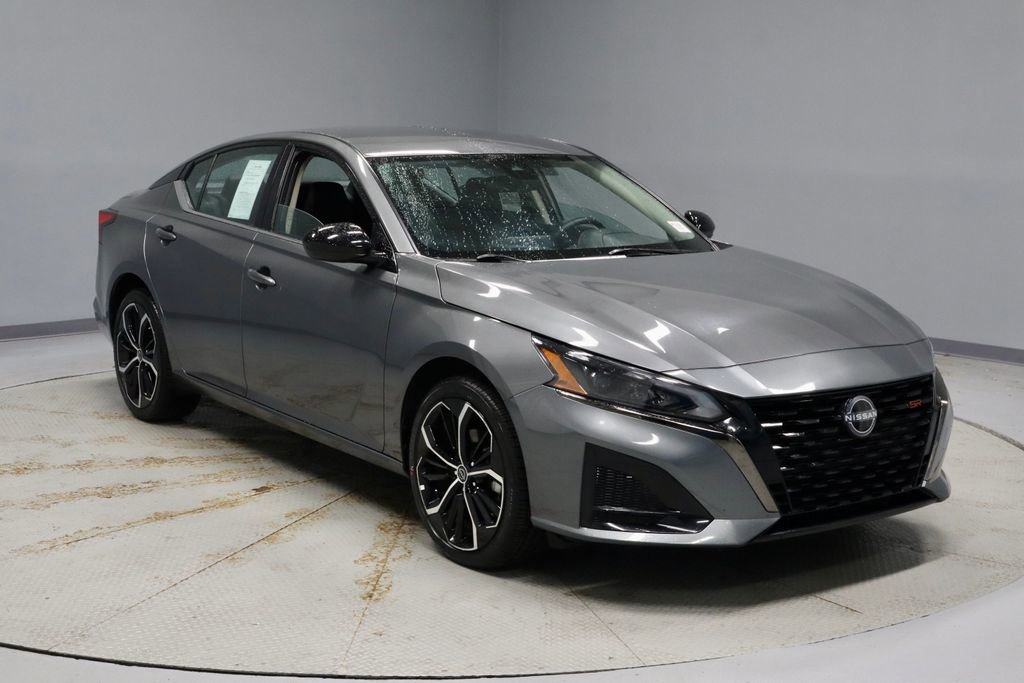 Used 2025 Nissan Altima 2.5 SR AWD/4WD image 1