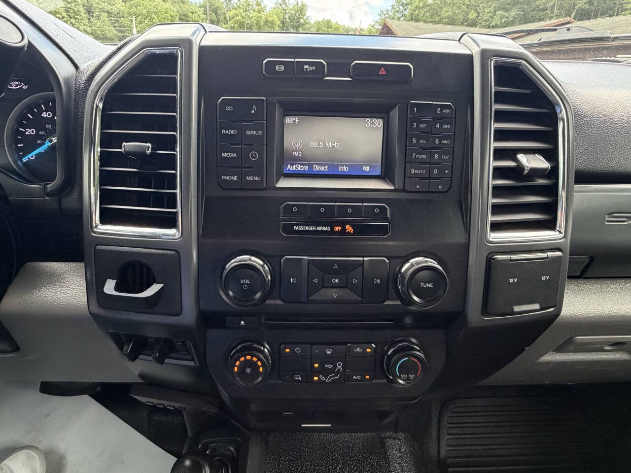 Used 2017 Ford F550 4x4 Regular Cab Super Duty image 41