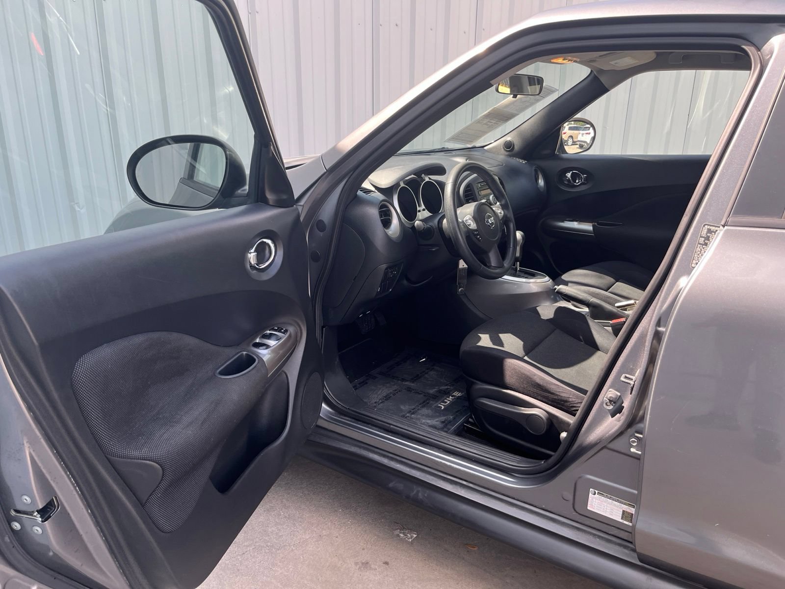 Used 2014 Nissan Juke S FWD image 10