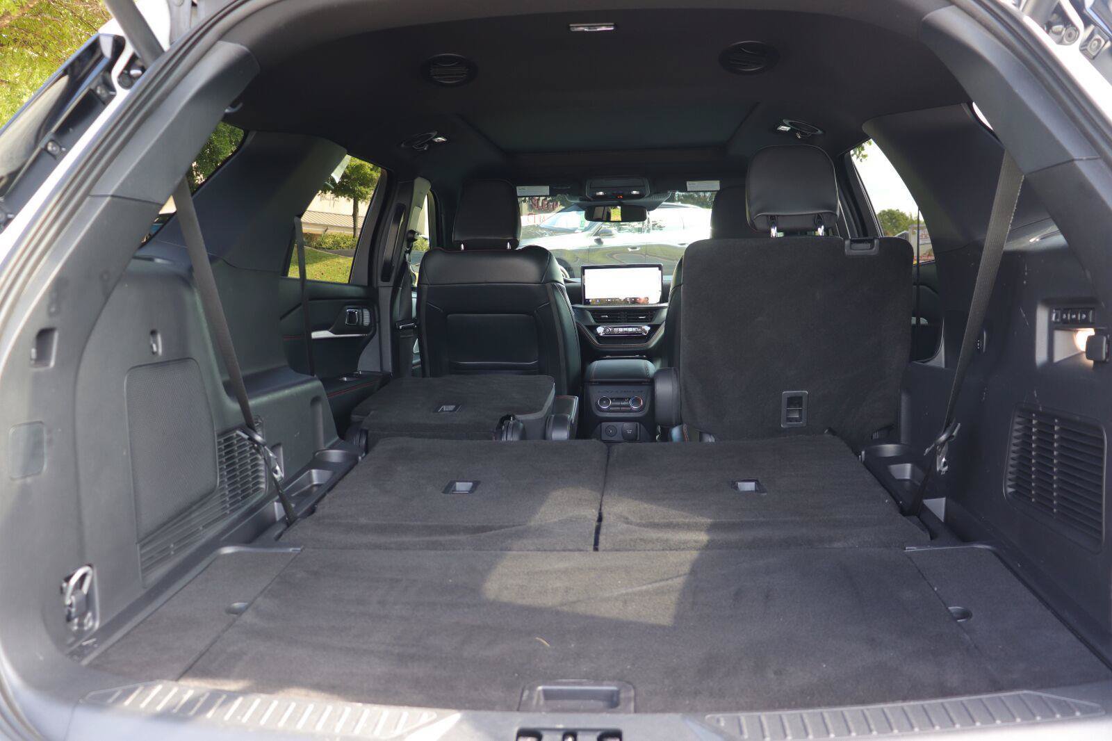 Used 2025 Ford Explorer ST w/ Sun And Sound Package AWD/4WD image 16