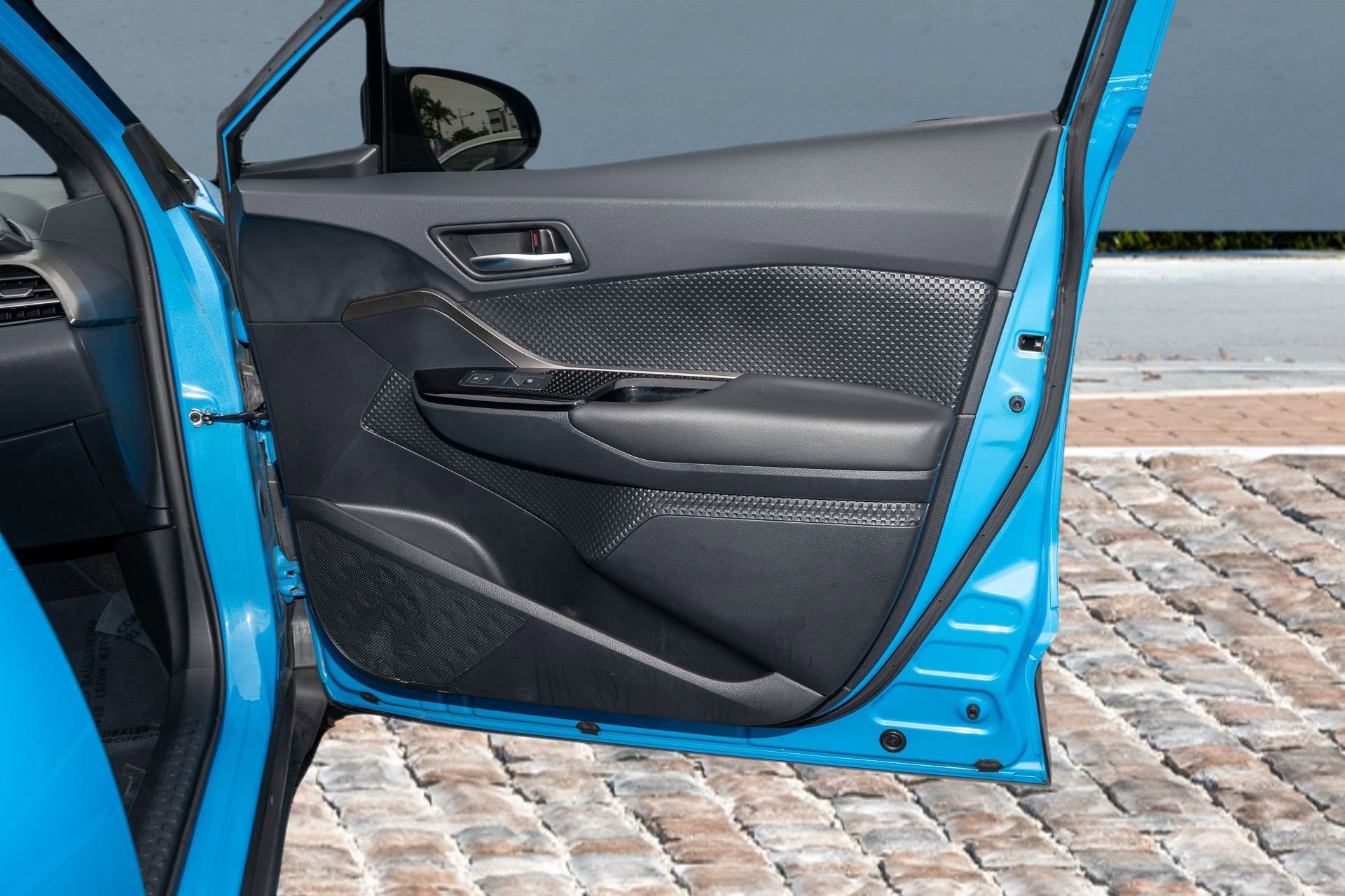 Used 2019 Toyota C-HR XLE image 12