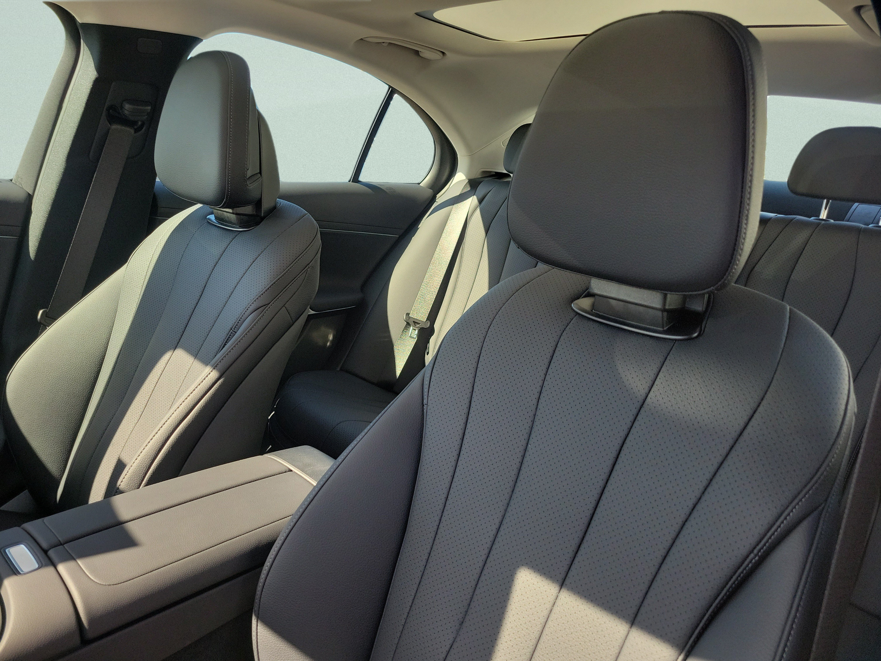 New 2027 Mercedes-Benz E 450 4MATIC Sedan image 18