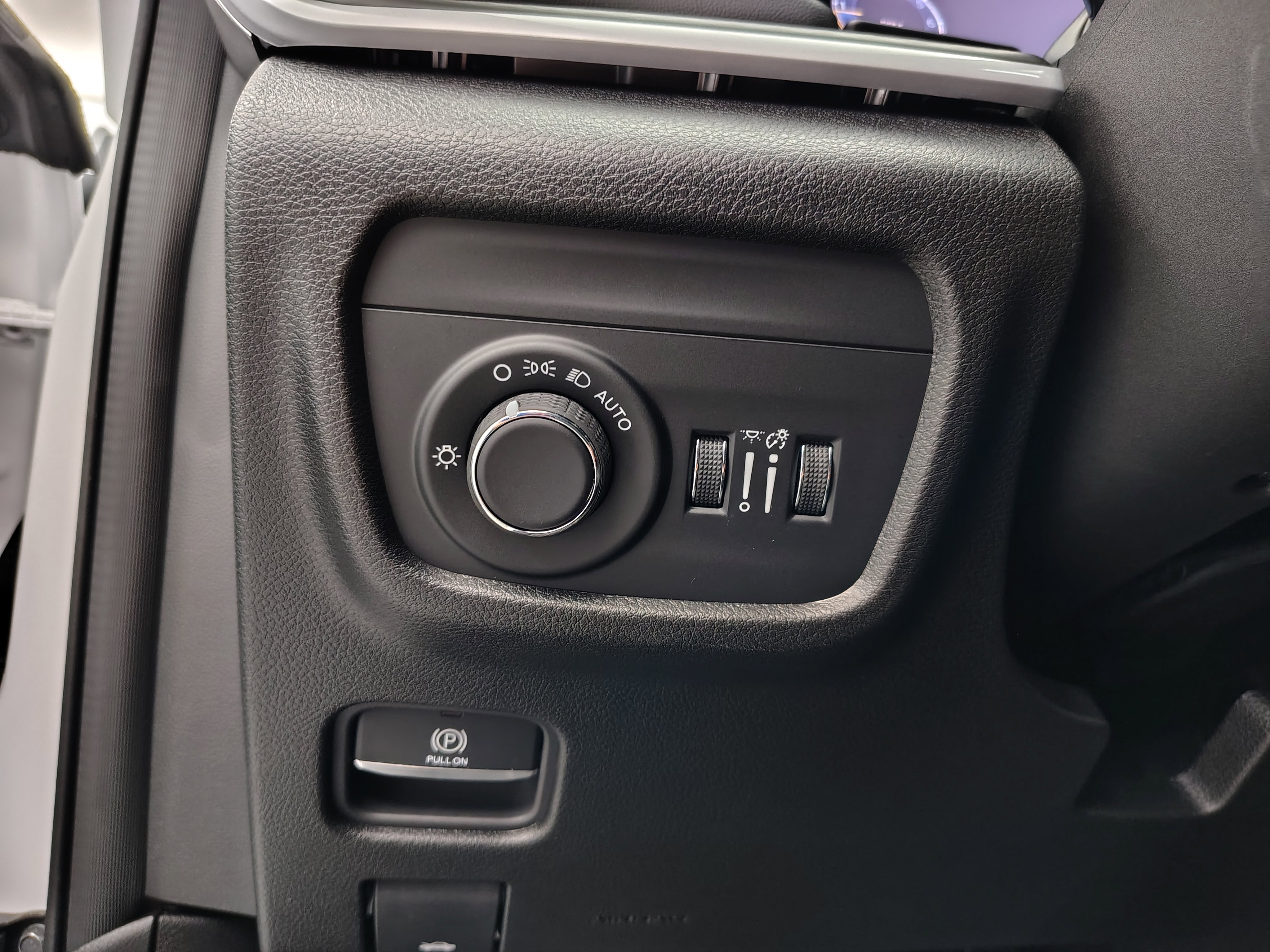 New 2025 Jeep Grand Cherokee Altitude image 40