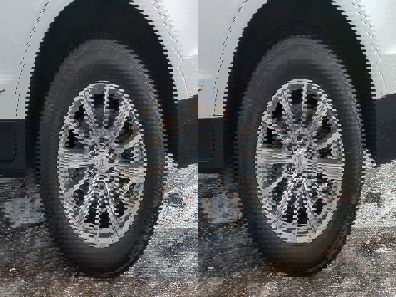 Used 2018 Cadillac XT5 Luxury w/ Driver Awareness Package image 13