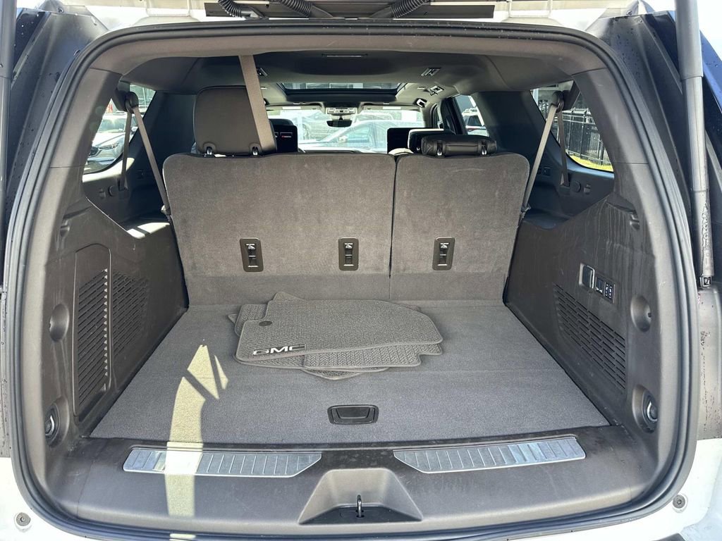 Used 2024 GMC Yukon XL Denali w/ Denali Reserve Package image 29