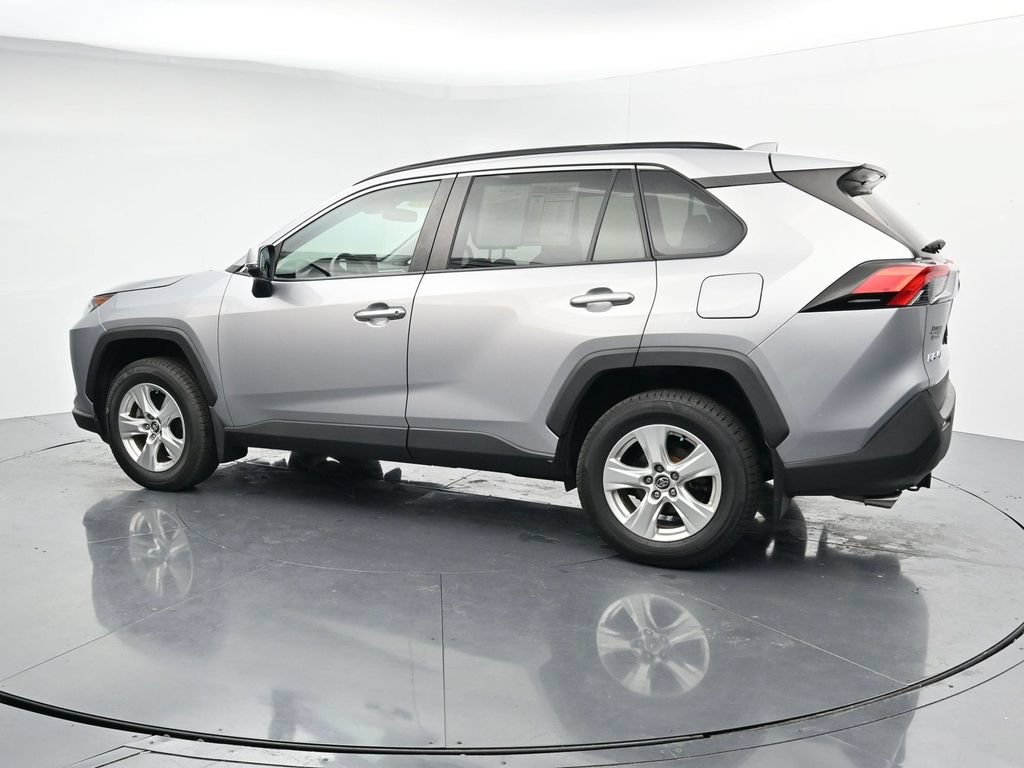 Used 2021 Toyota RAV4 XLE AWD/4WD image 5