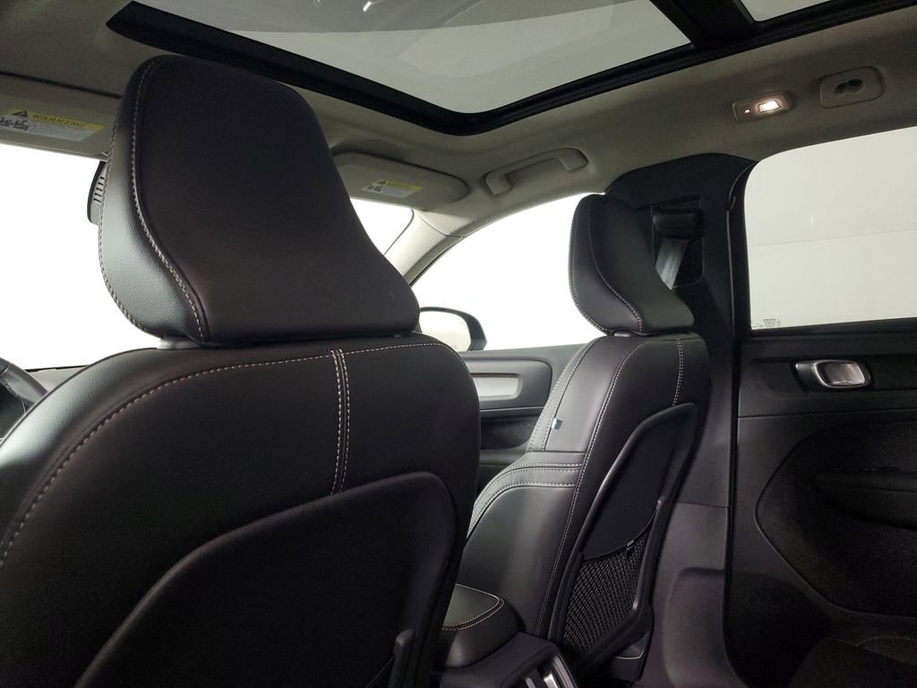 Certified 2025 Volvo XC40 B5 Plus image 16