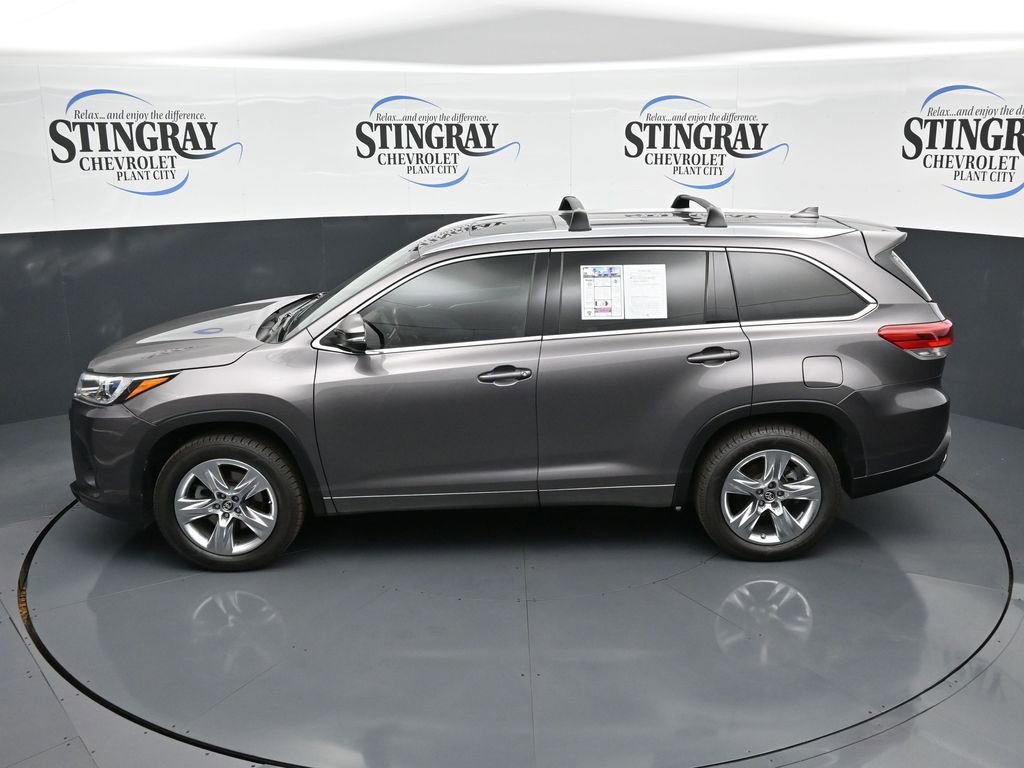 Used 2017 Toyota Highlander Limited image 12