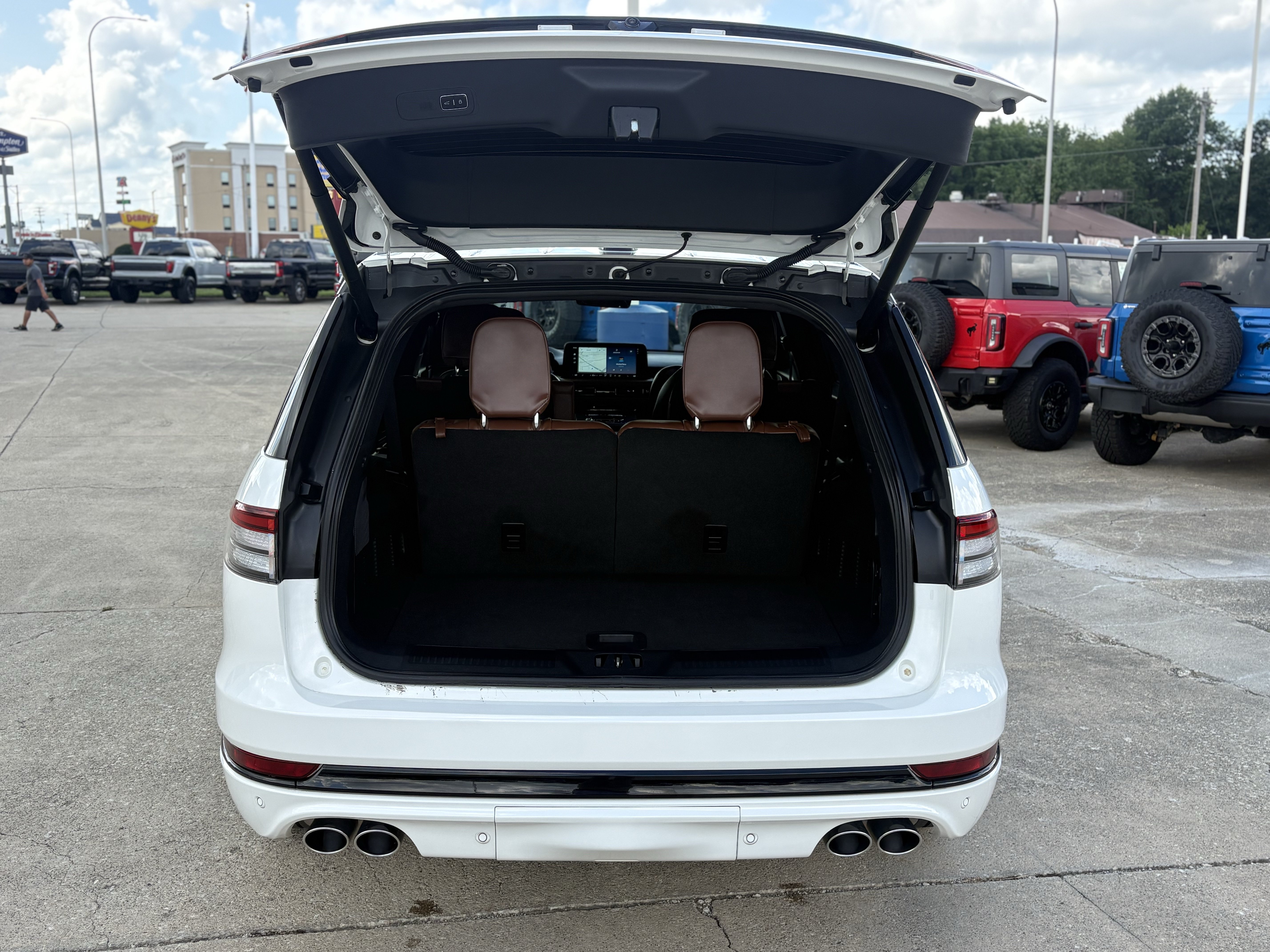 Used 2025 Lincoln Aviator Reserve w/ Equipment Group 201A AWD/4WD image 8
