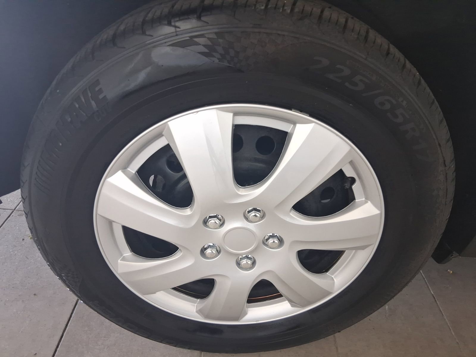 Used 2018 Nissan Rogue S AWD/4WD image 12