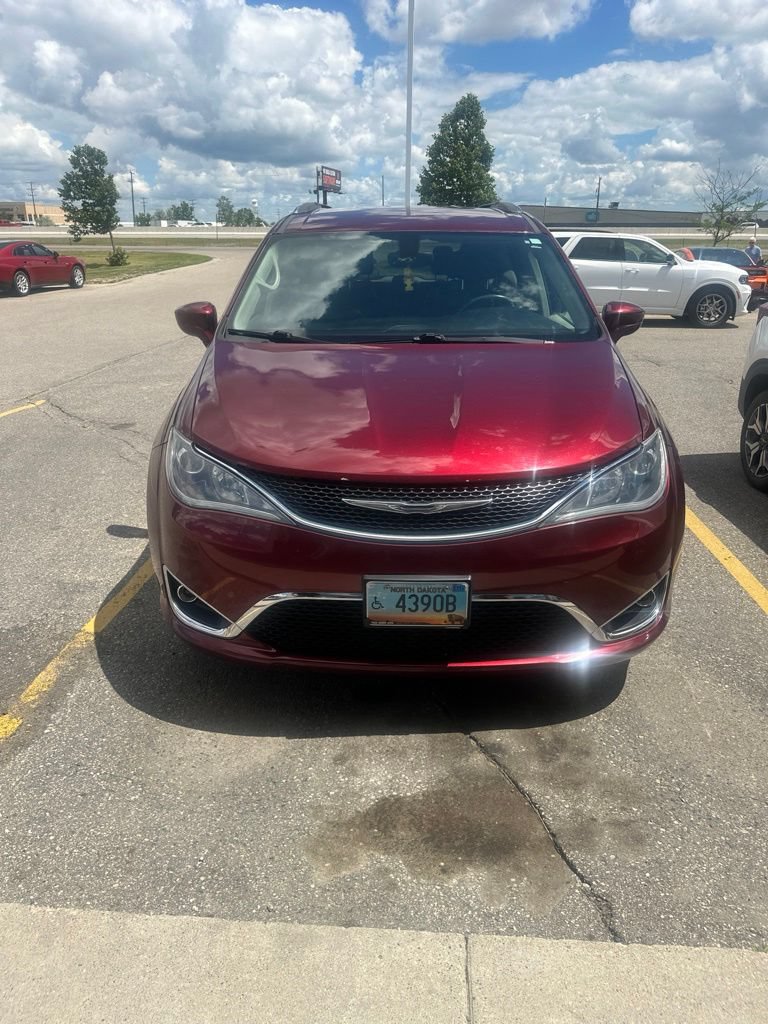 Used 2017 Chrysler Pacifica Touring-L Plus FWD image 5