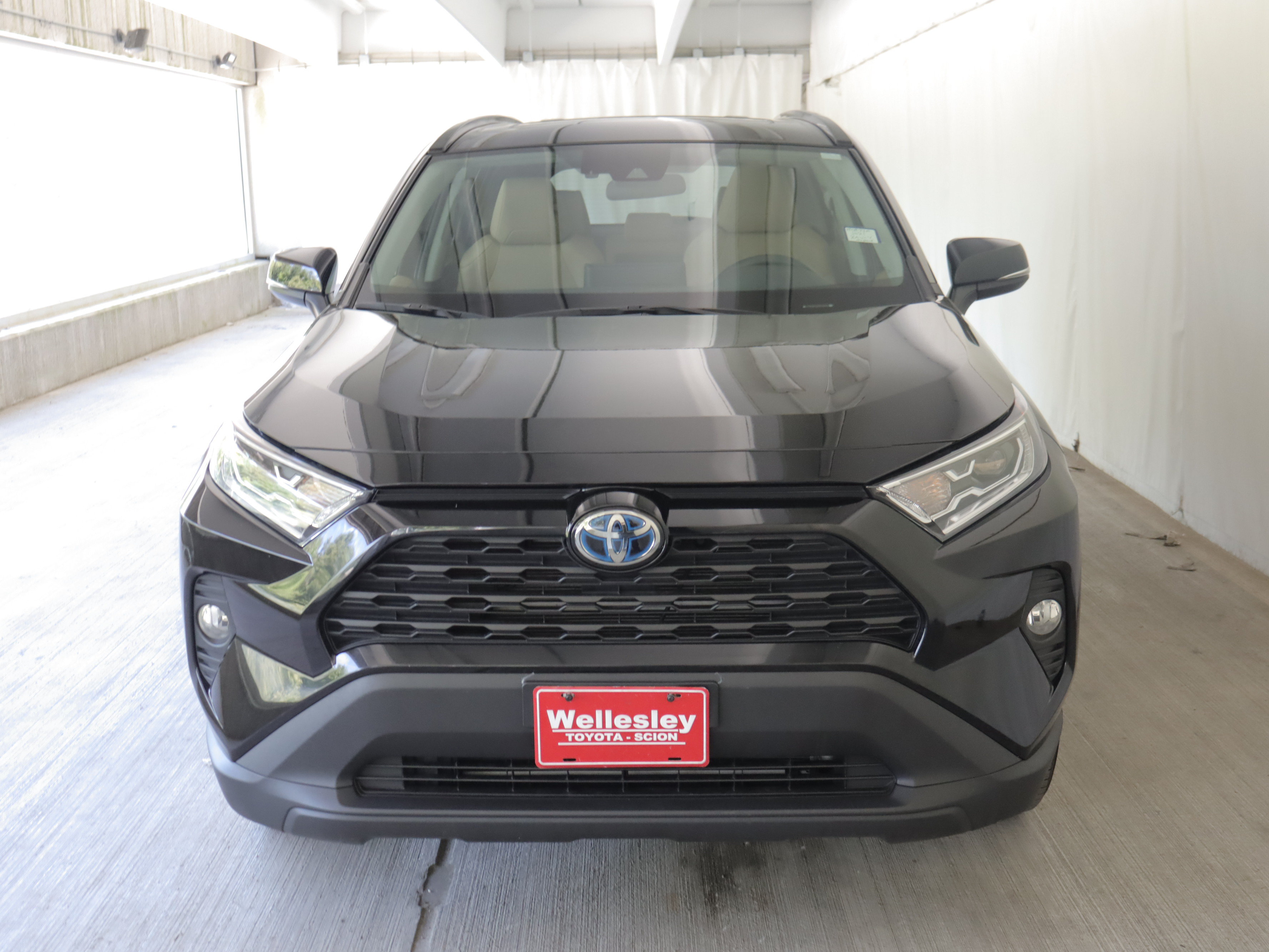 Used 2021 Toyota RAV4 XLE w/ Convenience Package AWD/4WD image 4