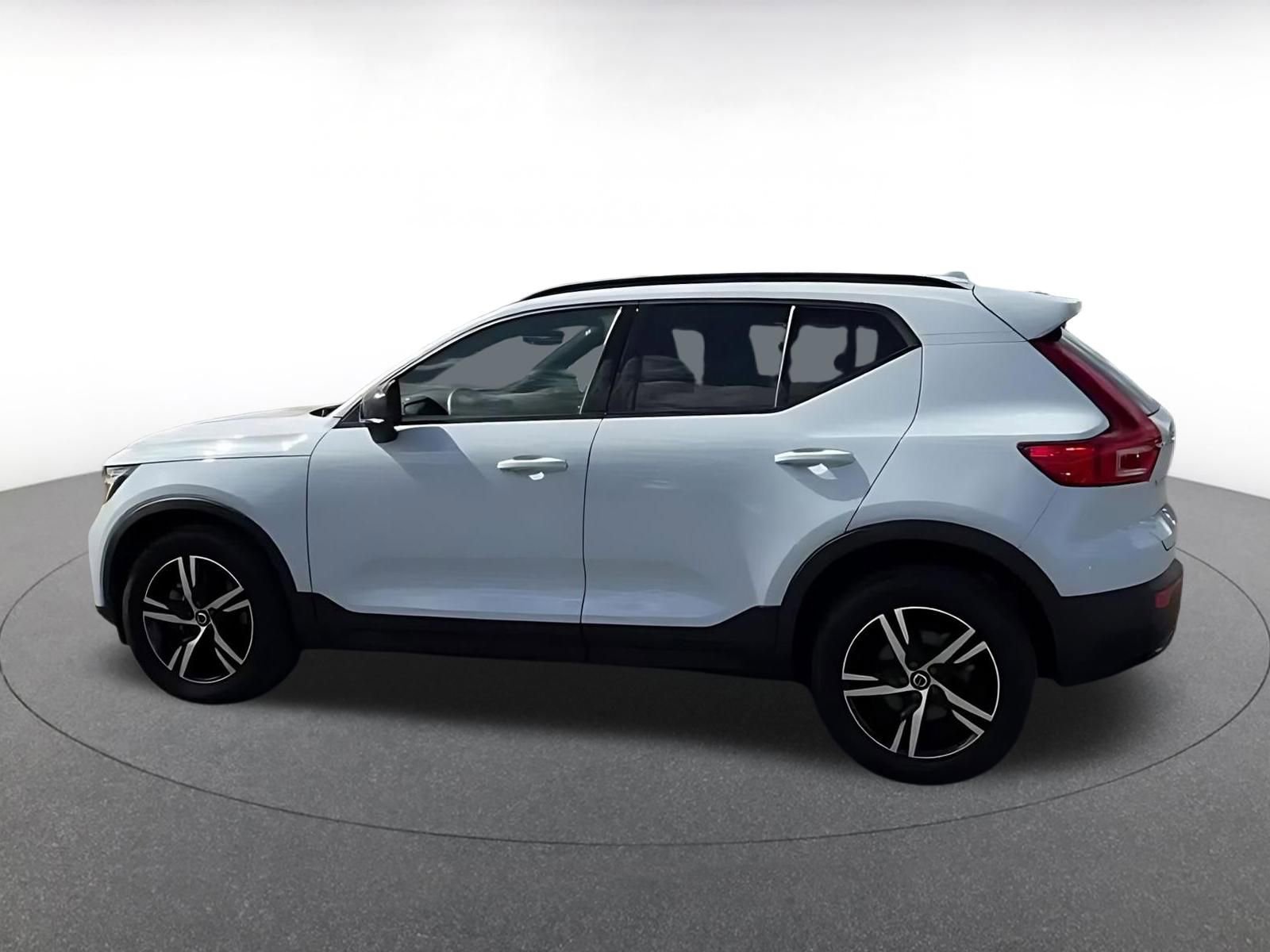 Used 2024 Volvo XC40 B5 Core AWD/4WD image 10