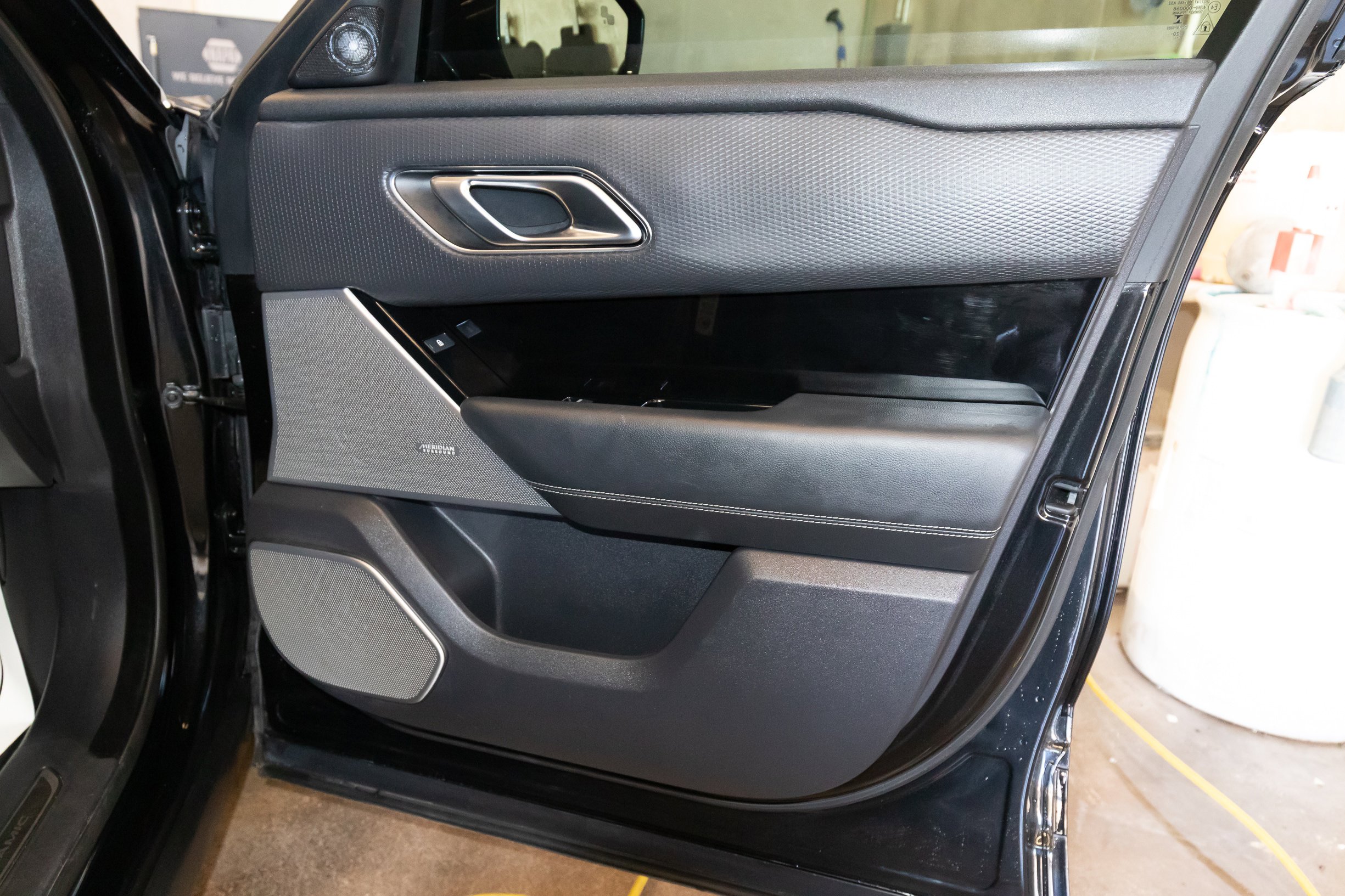 Used 2021 Land Rover Range Rover Velar R-Dynamic S image 17