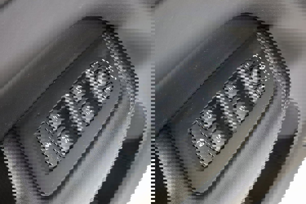 Used 2024 Volvo XC60 T8 Core image 24