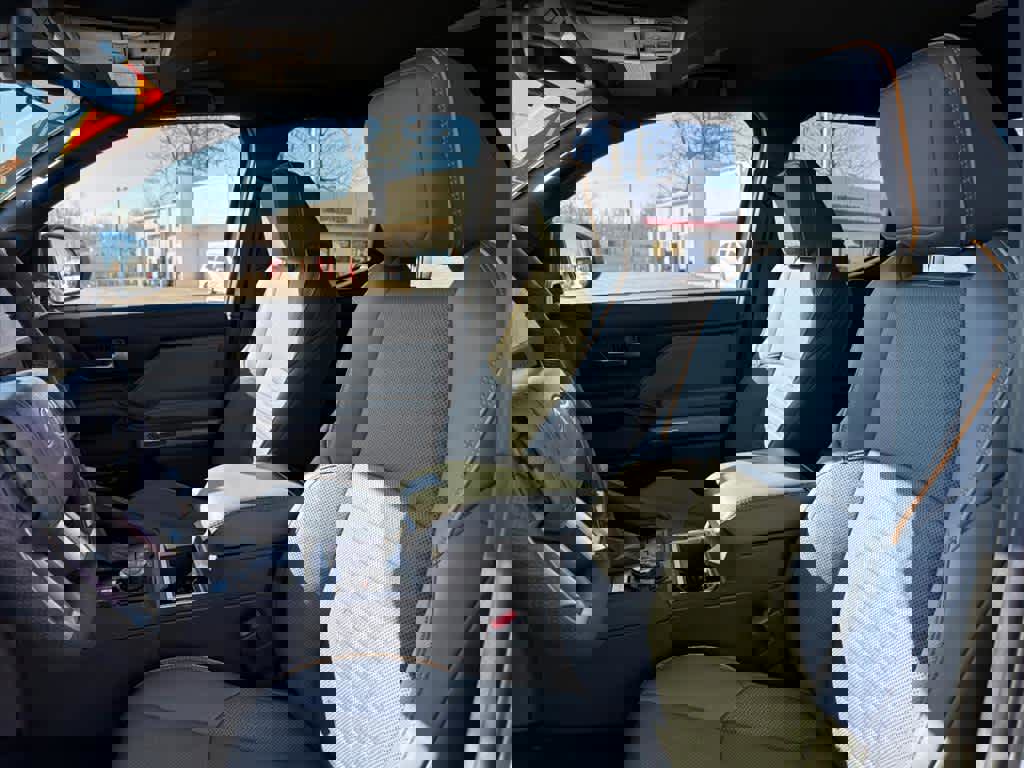 Used 2025 Toyota Tacoma Trailhunter Hybrid image 23