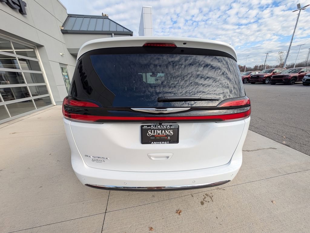 New 2026 Chrysler Pacifica Select image 11