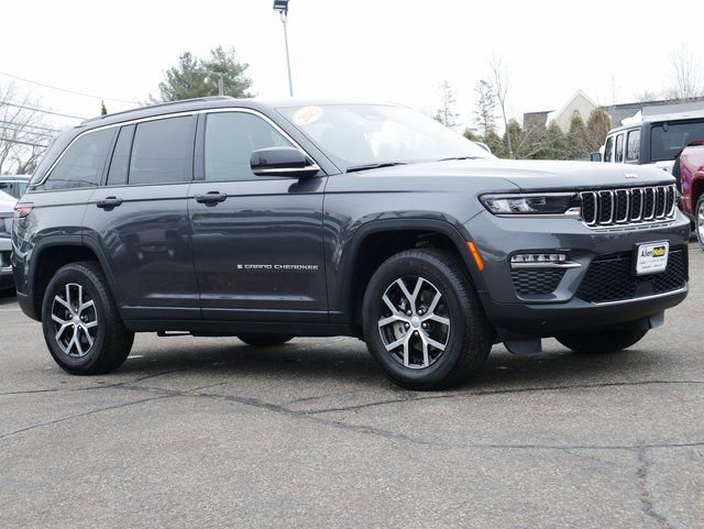 Used 2025 Jeep Grand Cherokee Limited w/ Trailer Tow Package image 8