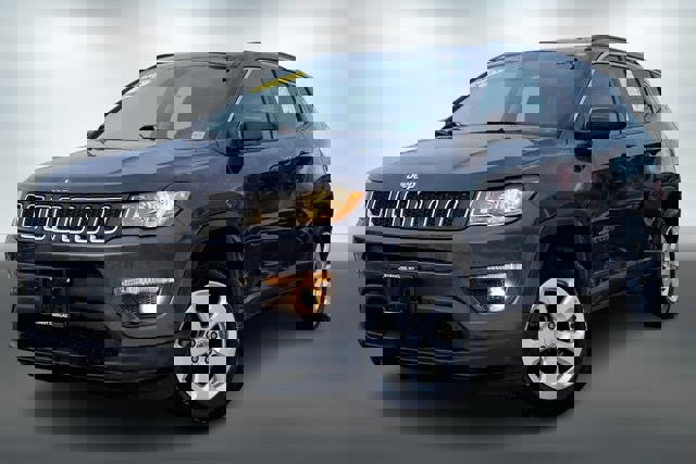 Used 2020 Jeep Compass Latitude w/ Cold Weather Group image 11