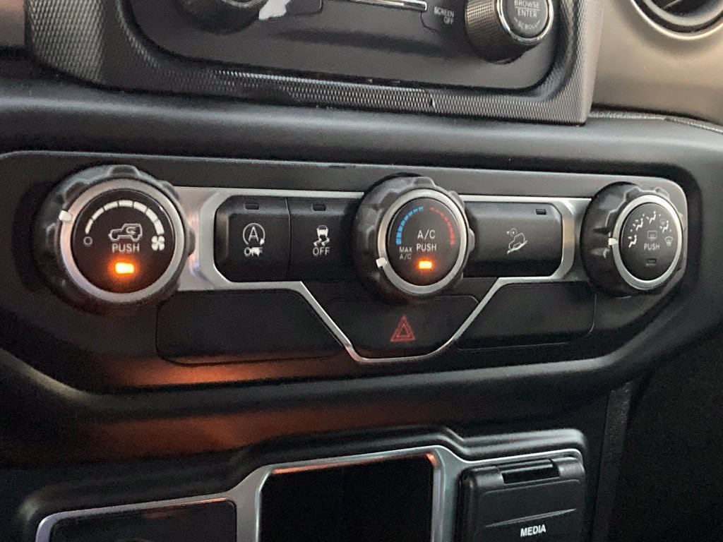 Used 2018 Jeep Wrangler Unlimited Sport AWD/4WD image 24