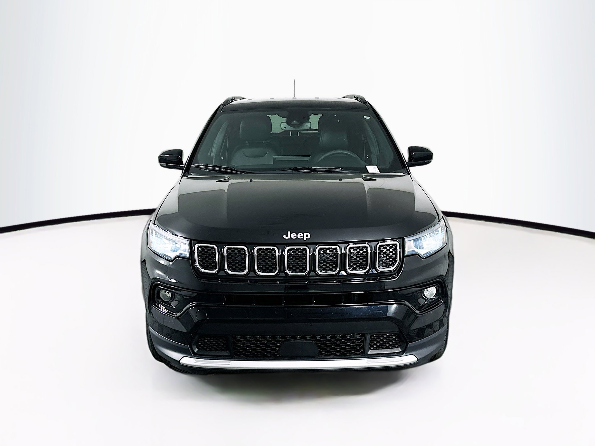 Used 2023 Jeep Compass Limited AWD/4WD image 2