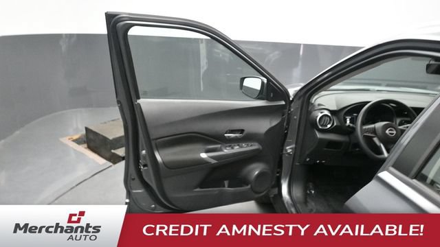 Used 2024 Nissan Kicks SV w/ Interior Electronics Package FWD image 14