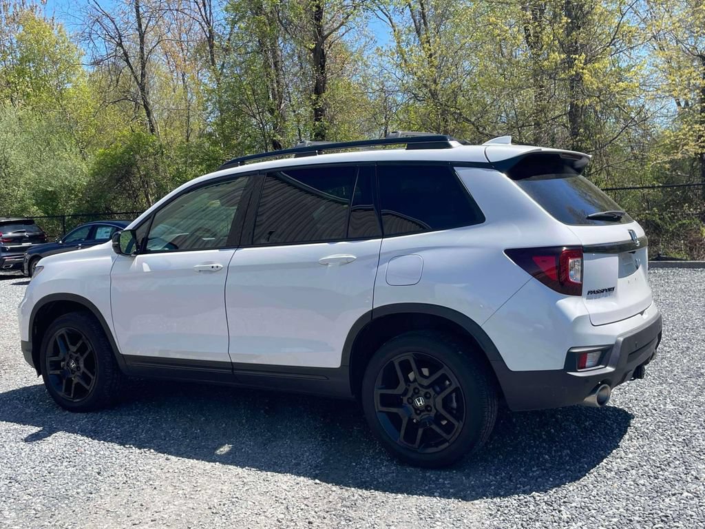 Certified 2025 Honda Passport Black Edition image 6