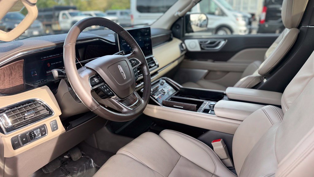 Used 2023 Lincoln Navigator L Reserve AWD/4WD image 15