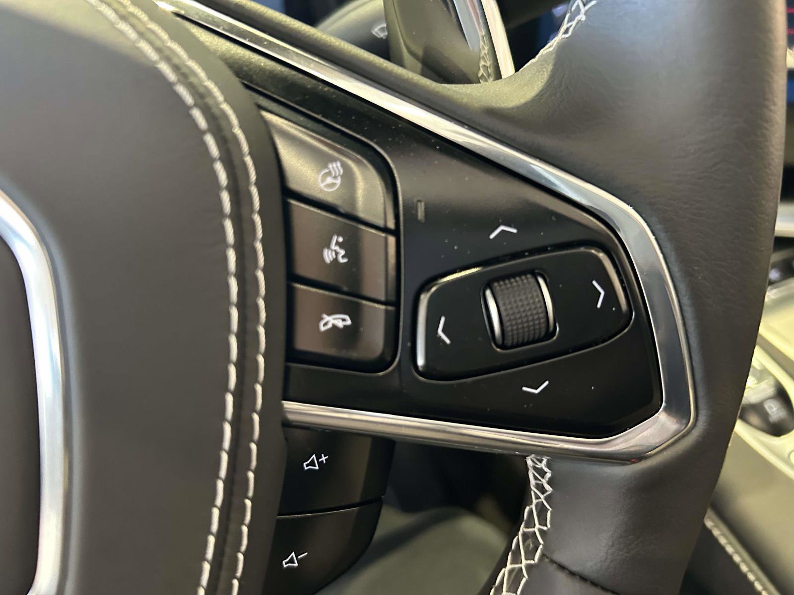 Used 2025 Chevrolet Corvette E-Ray w/ Battery Protection Package image 17