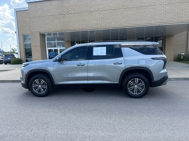 Used 2024 Chevrolet Traverse LT w/ Trailering Package FWD image 1